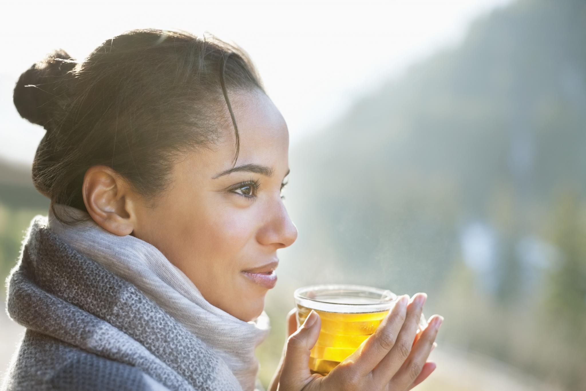 The Benefits of Using Tea Rinses on Transitioning Hair