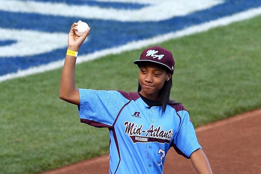 MustSee Mo'ne Davis Throws First Pitch At World Series Essence