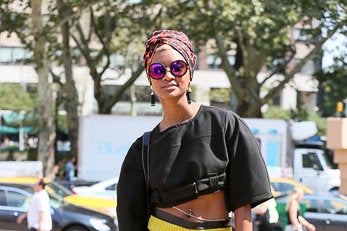 Accessories Street Style: Chic Scarves - Essence
