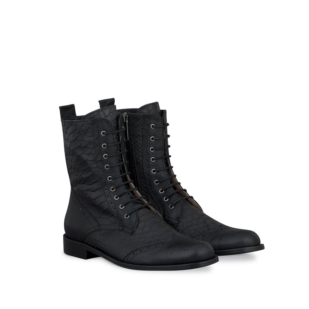 5 Tips That’ll Make You Look Better In Boots