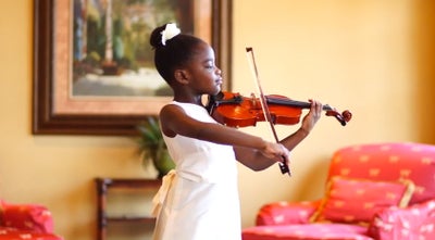 Must-See: 7-Year-Old Girl Wants to Bring Peace to Ferguson with Her Violin