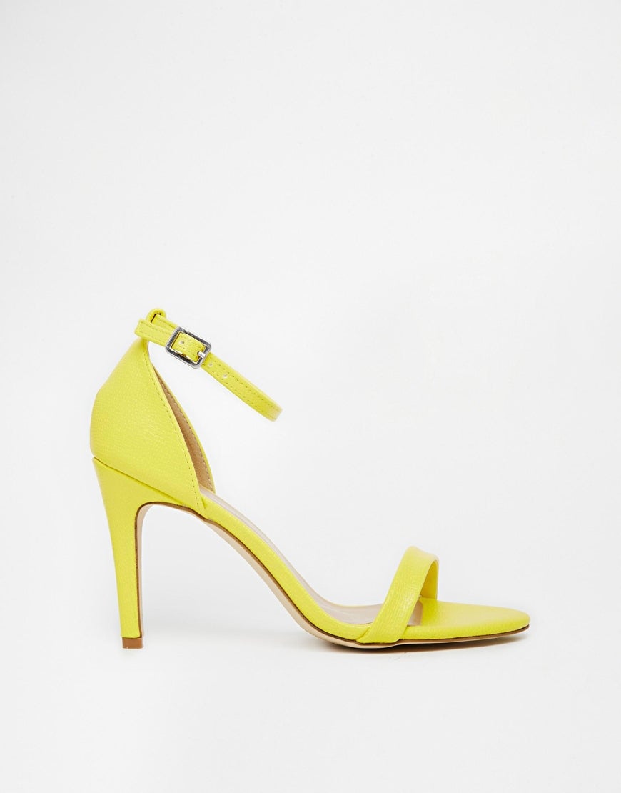 Get The Look: Solange At Paris Fashion Week
