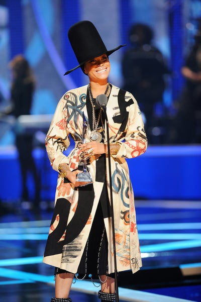 7 Love Lessons Learned from Erykah Badu’s ‘New Amerykah Part Two (Return of the Ankh)’