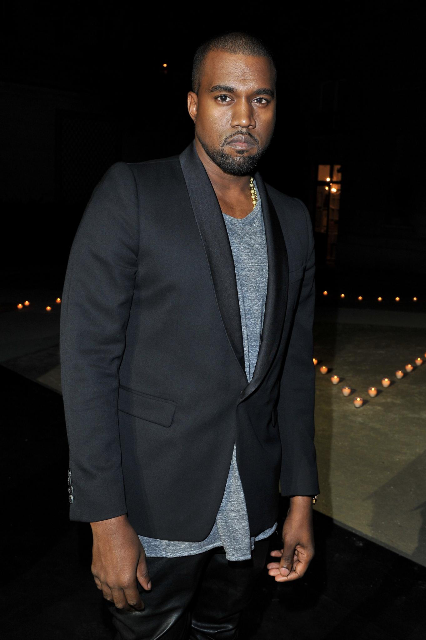 Kanye West Settles Paparazzi Lawsuit
