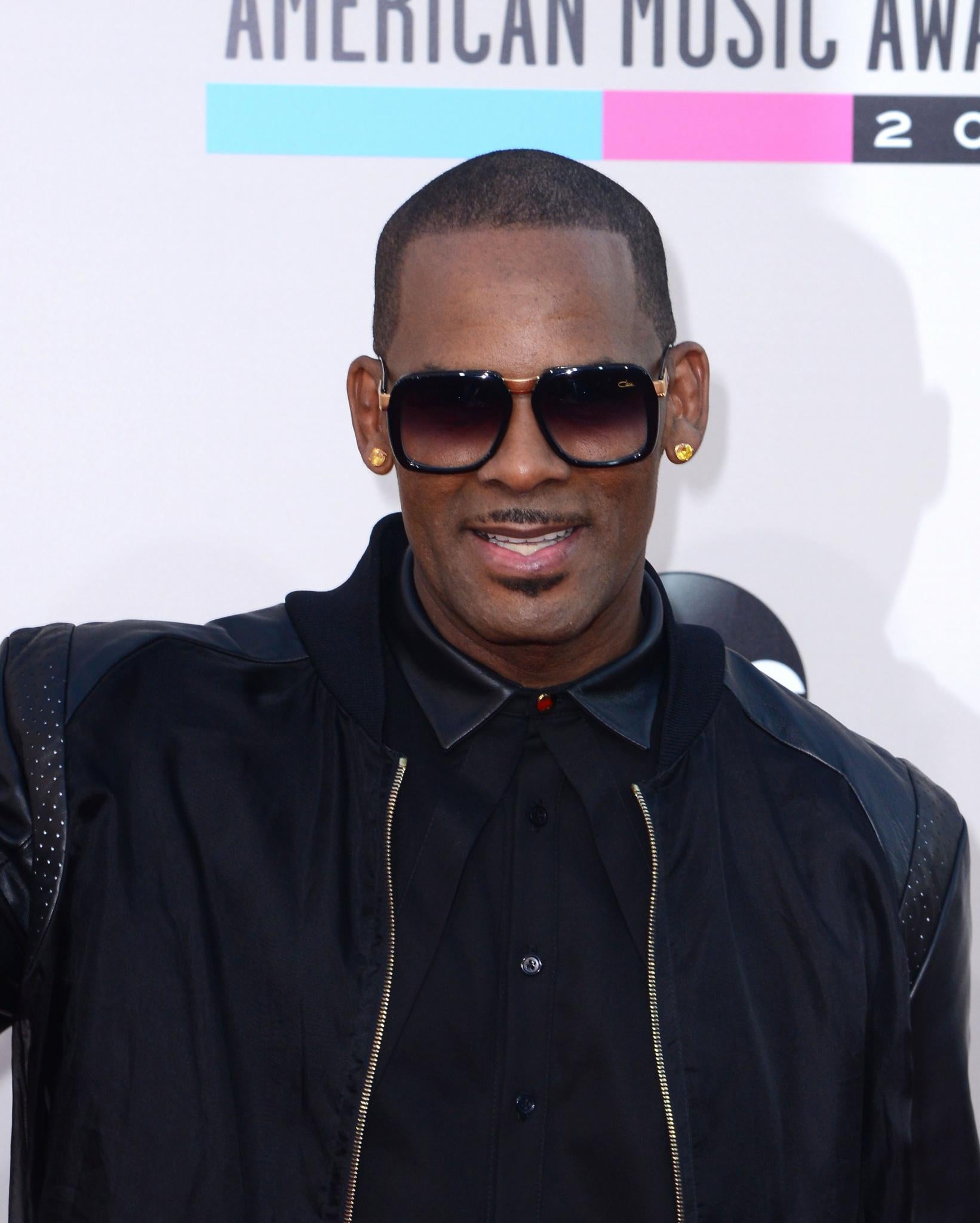 Watch R. Kelly Walk Off 'HuffPost Live' Interview After Accusing Host of Interrogating Him