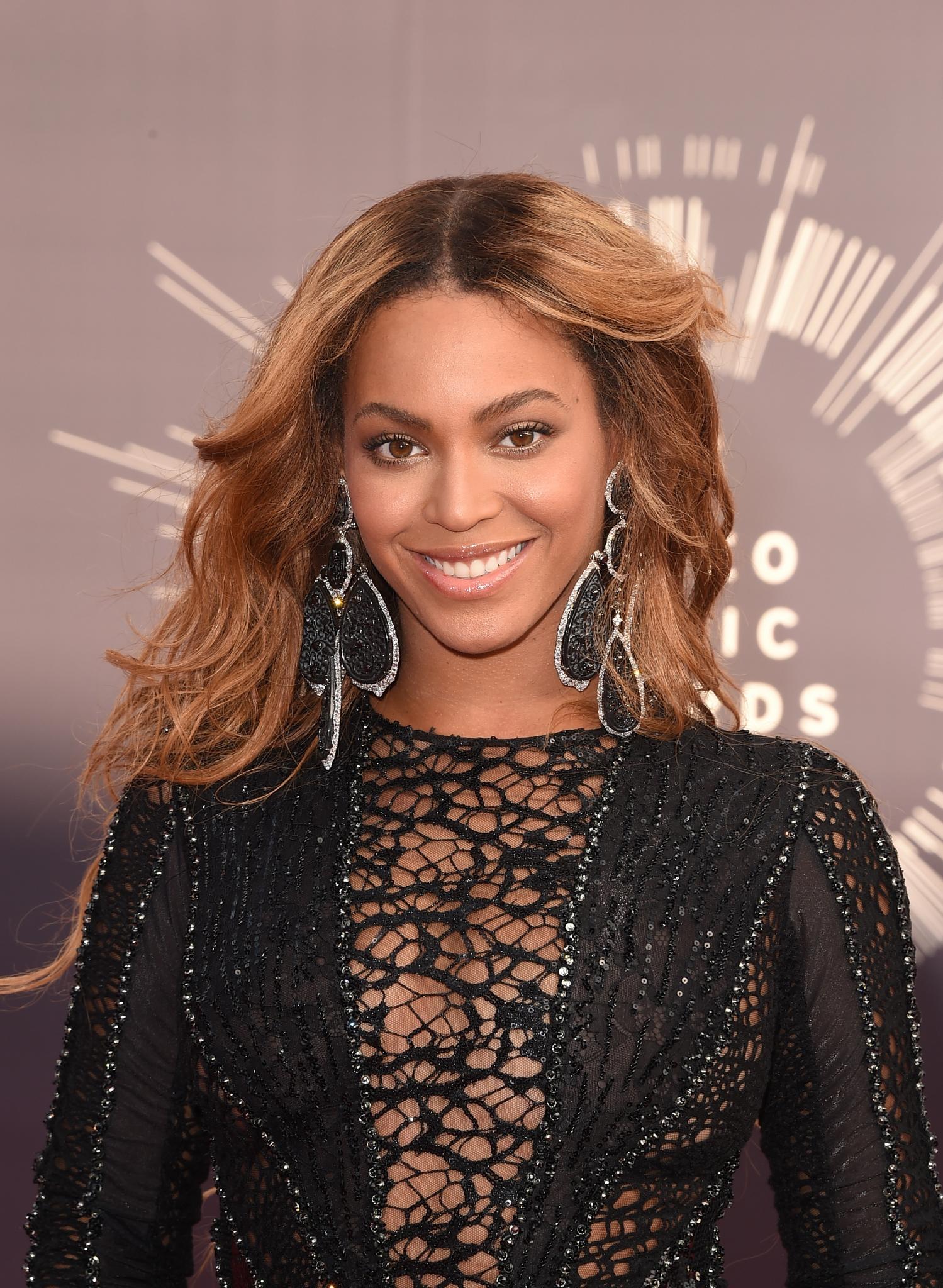 The 10 Not-So-Publicized Times Jay Z and Beyonce Gave Back