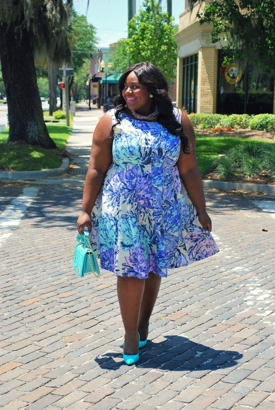 Monochromatic Muses: A Curvy Girl's Guide for Head-to-Toe Hues
