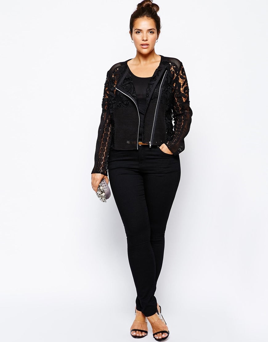 Monochromatic Muses: A Curvy Girl's Guide for Head-to-Toe Hues
