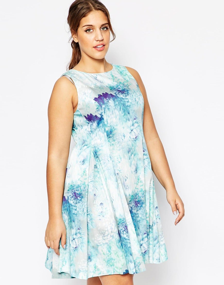 Monochromatic Muses: A Curvy Girl's Guide for Head-to-Toe Hues
