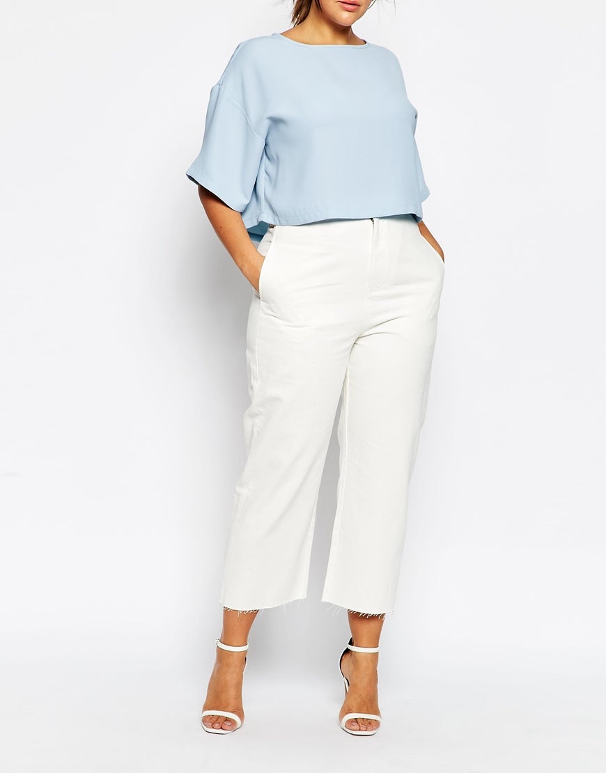 Monochromatic Muses: A Curvy Girl's Guide for Head-to-Toe Hues
