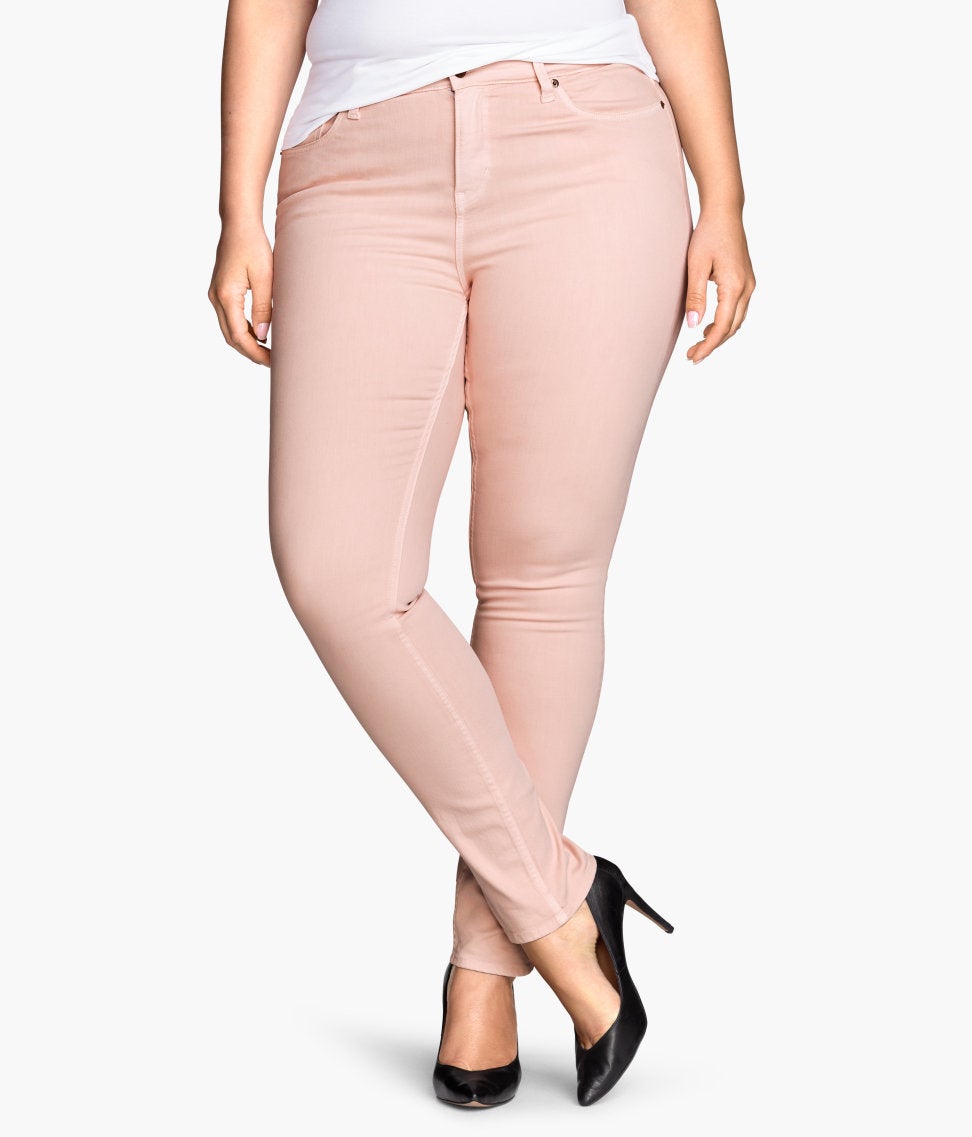 Monochromatic Muses: A Curvy Girl's Guide for Head-to-Toe Hues
