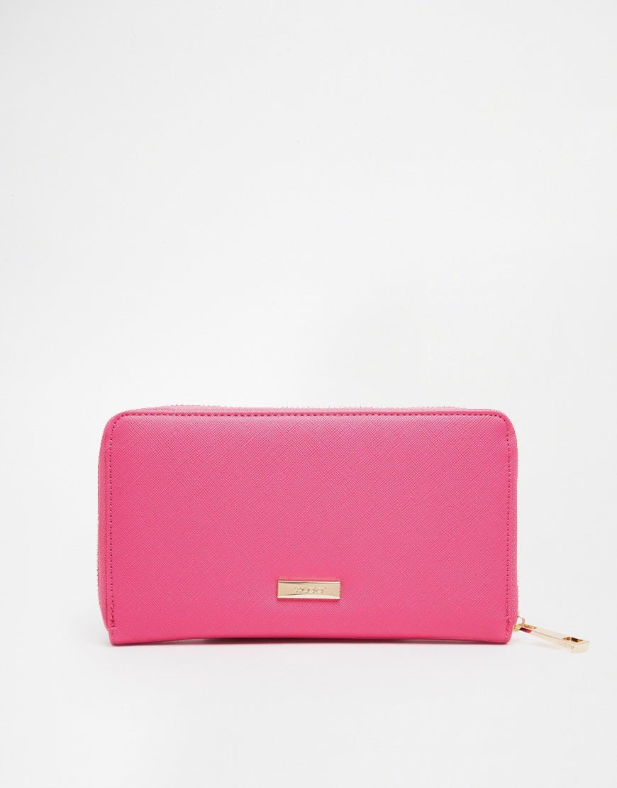 Monochromatic Muses: A Curvy Girl's Guide for Head-to-Toe Hues
