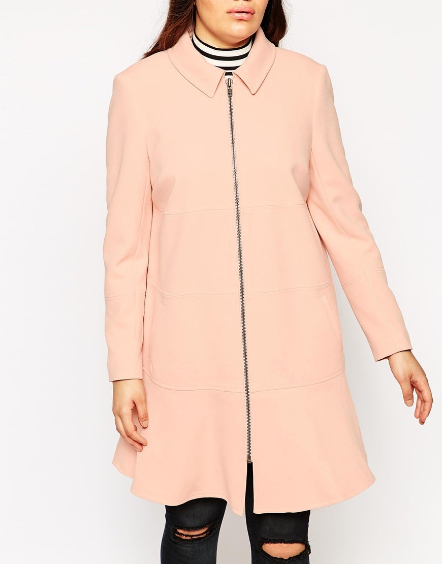 Monochromatic Muses: A Curvy Girl's Guide for Head-to-Toe Hues
