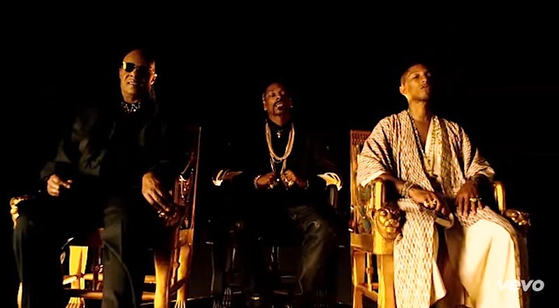Watch ESSENCE Fest Alum, Stevie Wonder Star in Snoop Dogg’s New Video, “California Roll”