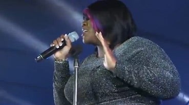 Watch Kelly Price Shut It Down at the Superdome