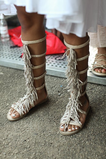 Accessories Street Style: 10 Reasons We’re Loving the Gladiator Trend