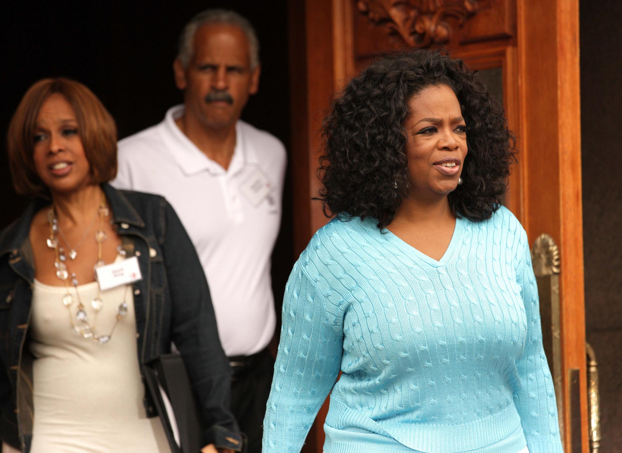 #SquadGoals: 10 Lessons We've Learned From Oprah and Gayle's Friendship
