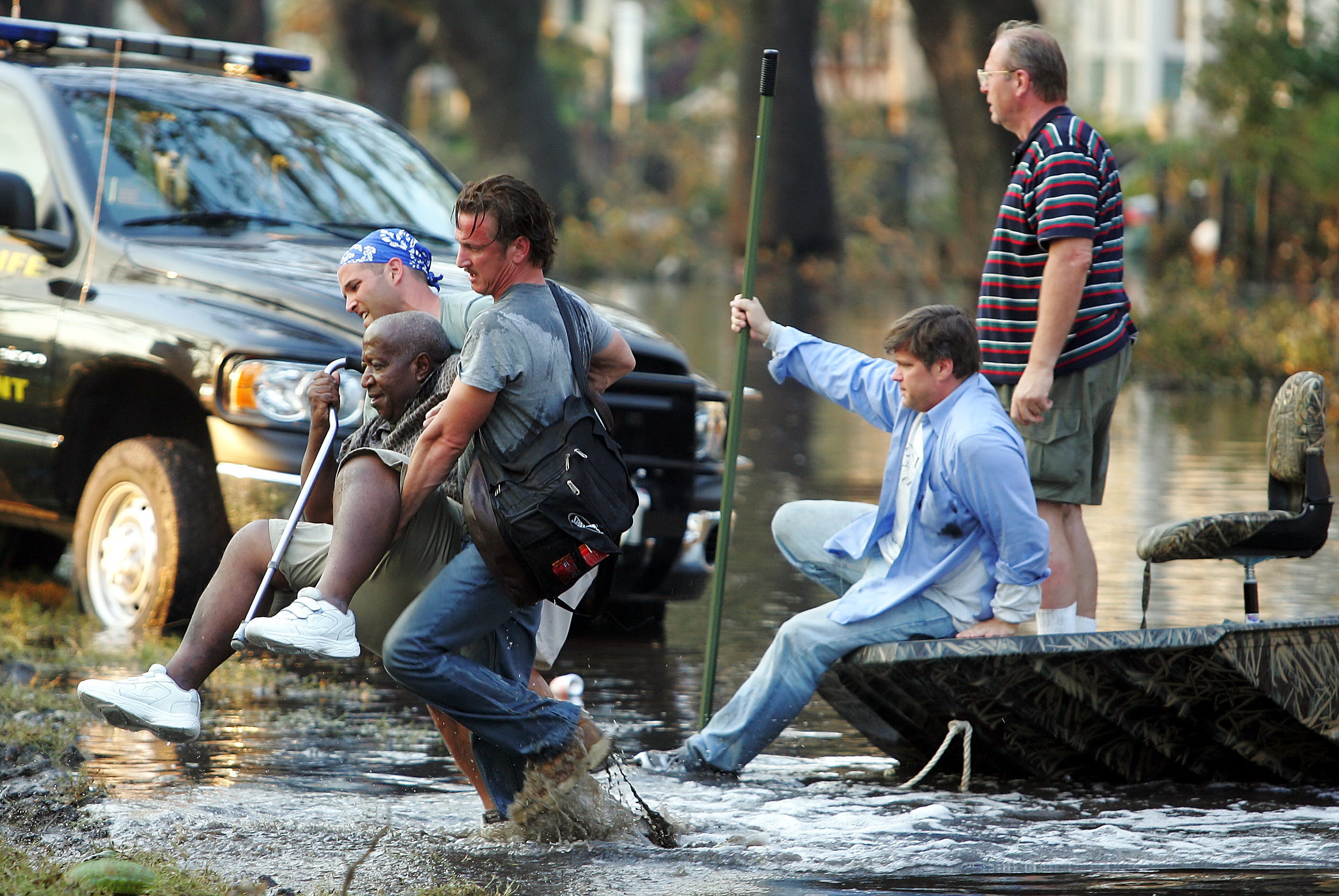 32 Harrowing Photos of the Hurricane Katrina Aftermath ...