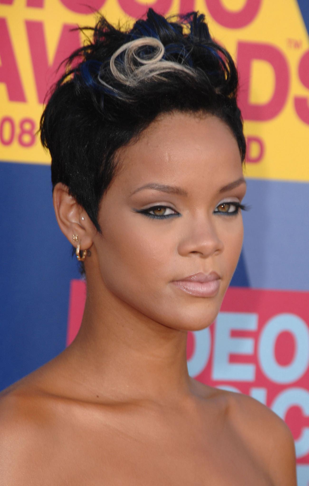 Best (& Outrageously Unique) VMA’s Hairstyles