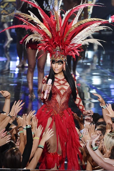 10 Moments from the 2015 VMAs That Got Us Talking