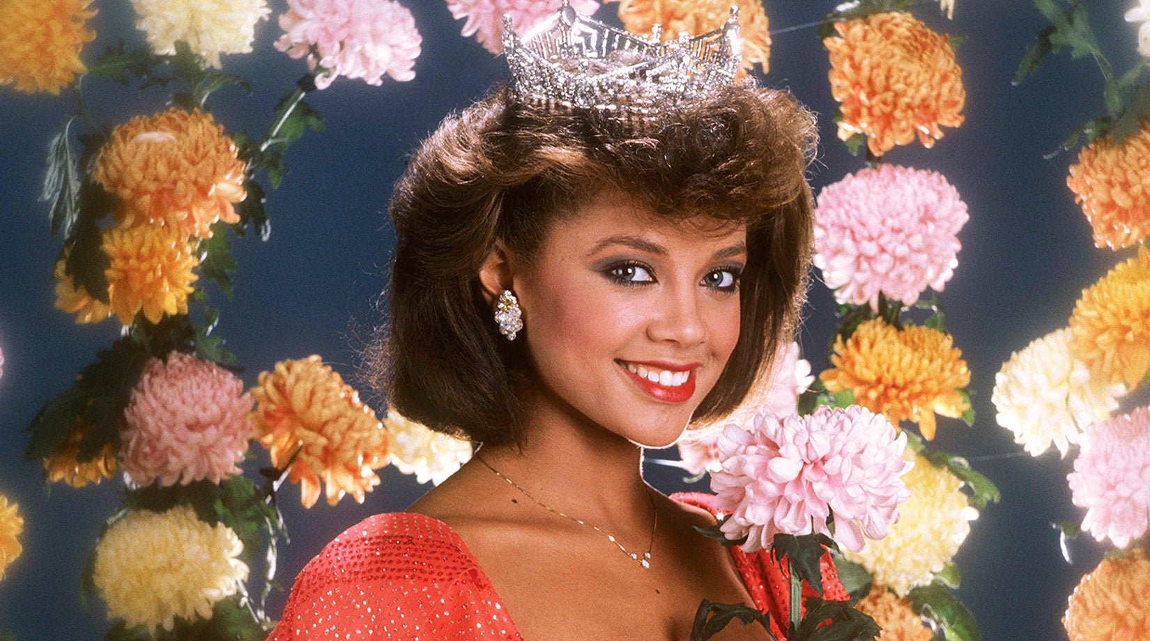 Vanessa Williams Makes her Return to Miss America
