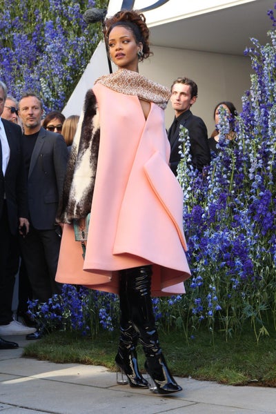Photo Fab: Rihanna Stuns at Paris Fashion Week!