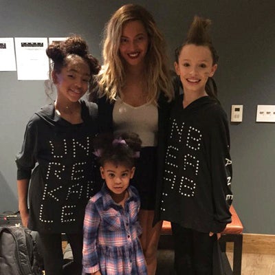 Photo Fab: Beyoncé and Blue Ivy Spotted Backstage At Janet Jackson’s Unbreakable Tour