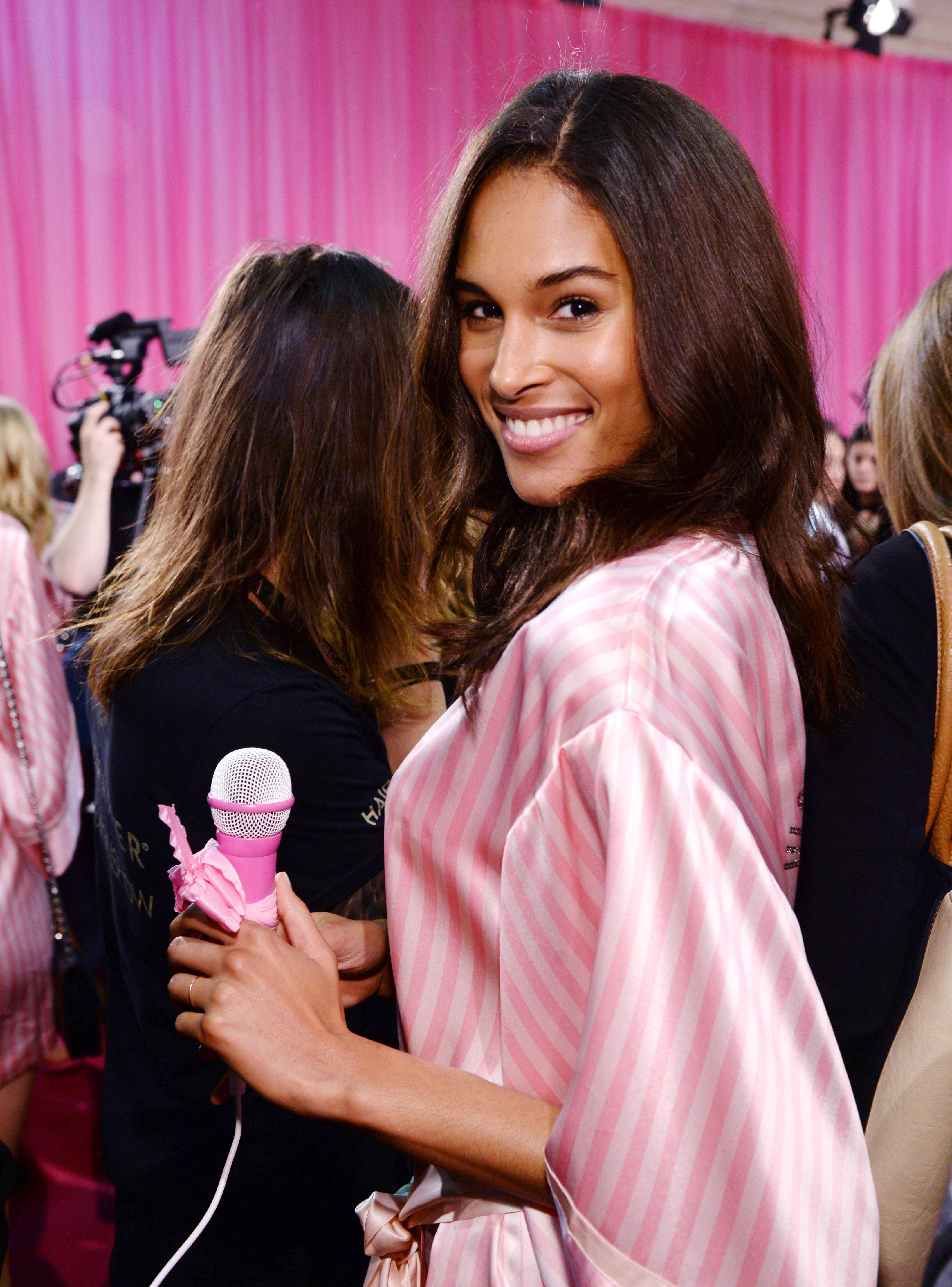 18 Backstage Beauty Moments From the Victoria’s Secret Fashion Show