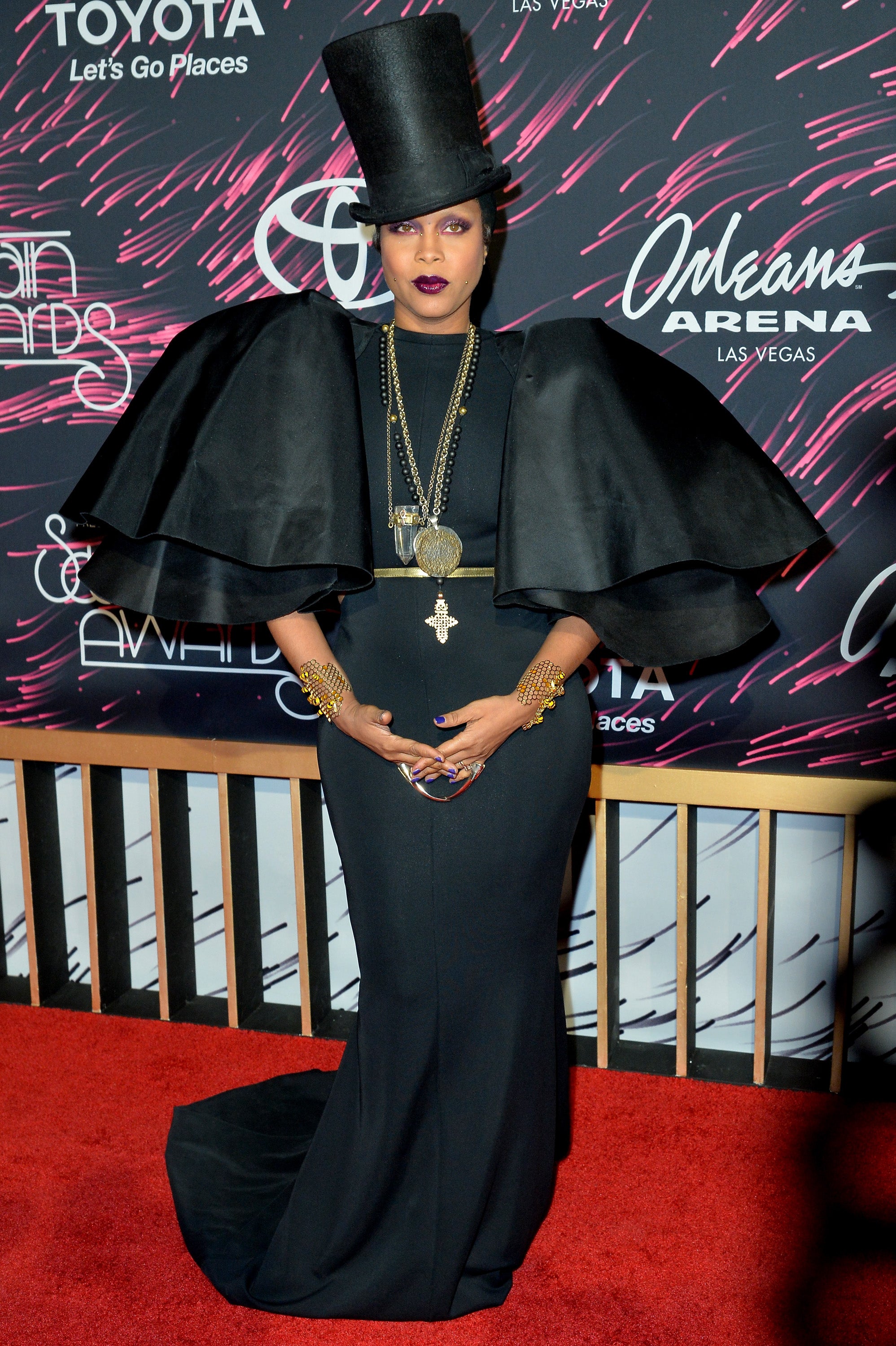 You'll Want to Watch the Soul Train Awards Just to See Erykah Badu's Statement-Making Looks