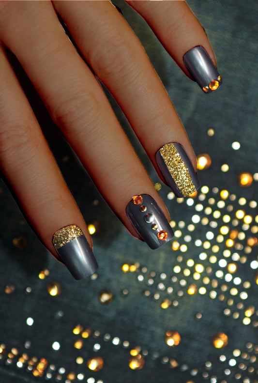The Perfect Holiday Mani is Metallic and Super High-Fashion