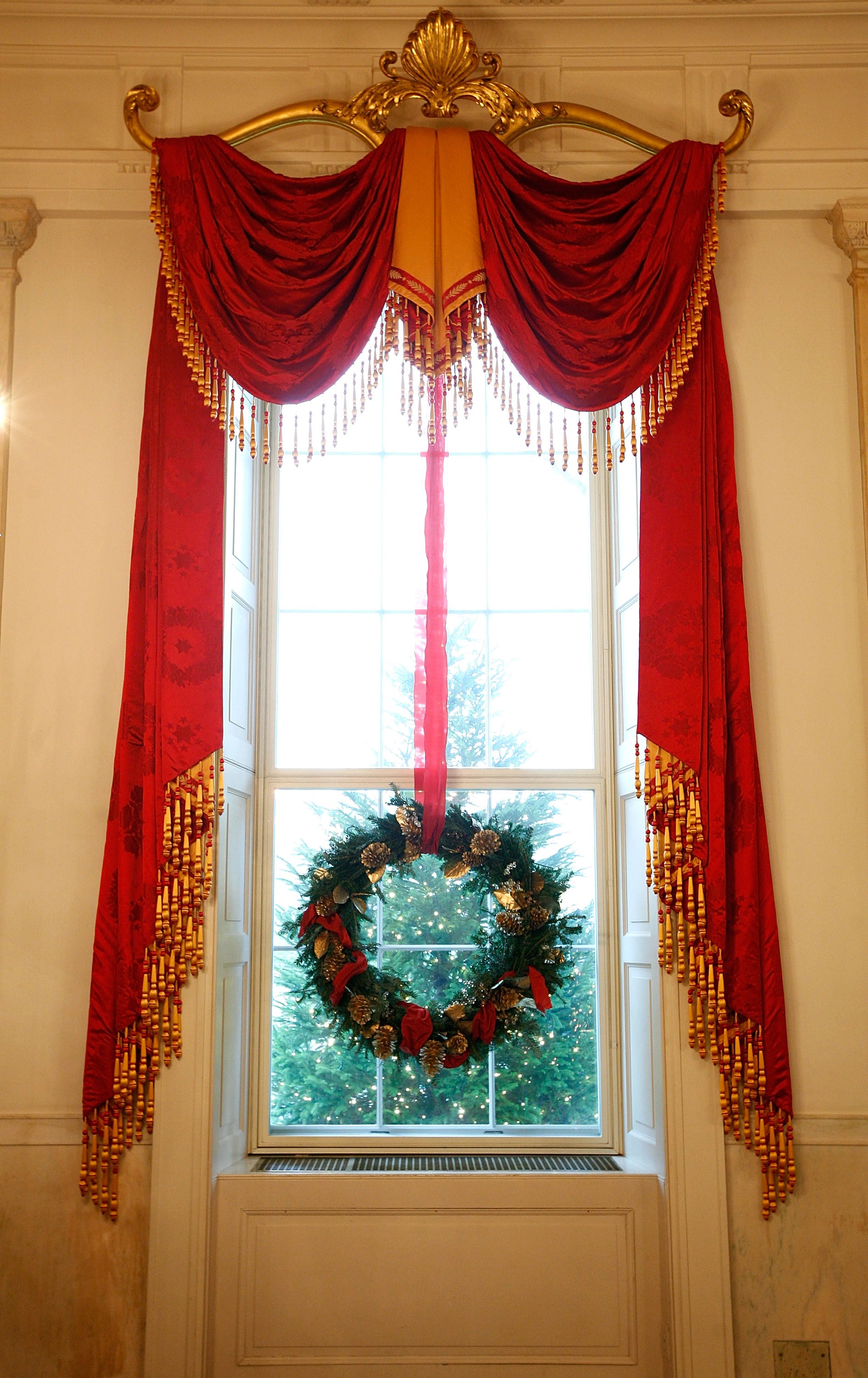 Michelle Obama Reveals White House Holiday Decor
