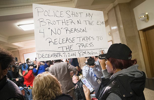 PHOTOS: Chicago Protests Erupt After Mayor Issues Apology for Laquan McDonald's Death