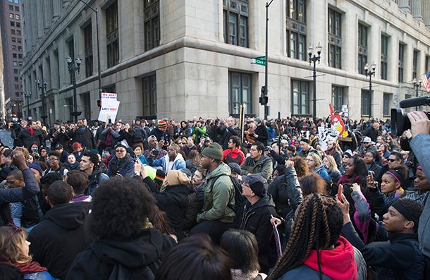 PHOTOS: Chicago Protests Erupt After Mayor Issues Apology for Laquan ...
