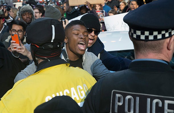 PHOTOS: Chicago Protests Erupt After Mayor Issues Apology for Laquan McDonald's Death