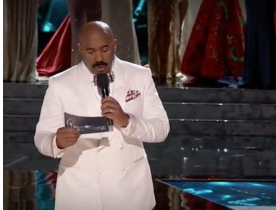 Cringe! Watch Steve Harvey Crown the Wrong Miss Universe Contestant