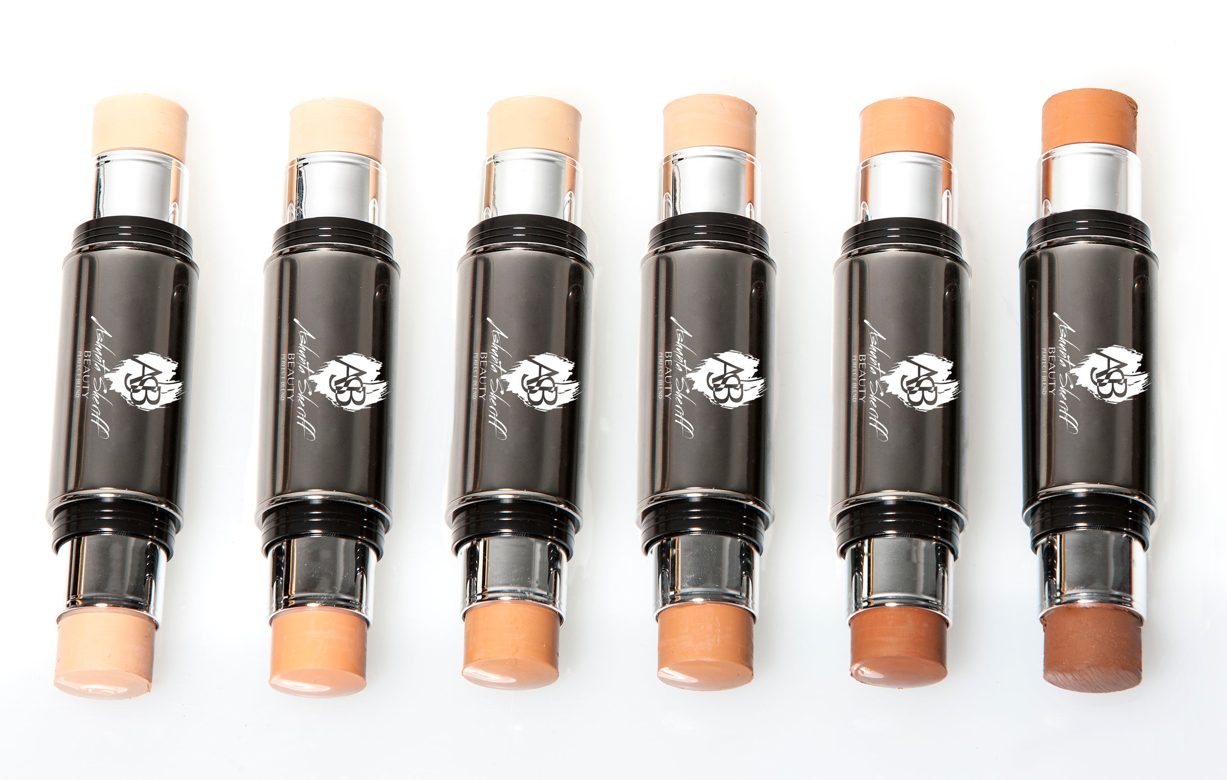 5 Products to Keep In Your Beauty Bag For Quick Touch-Ups