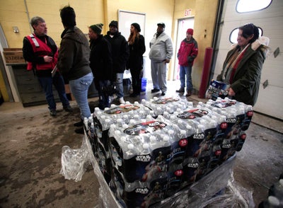 This Young Black Mother Drove From Indiana To Deliver 300 Cases Of Water To Flint Residents