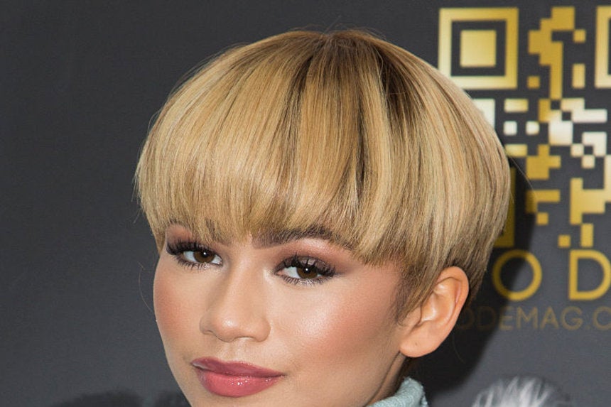 Zendaya Makes A Blonde Bowl Cut Look Good Essence Check out this collection of trendy haircut ideas and inspiration for short hair! zendaya makes a blonde bowl cut look