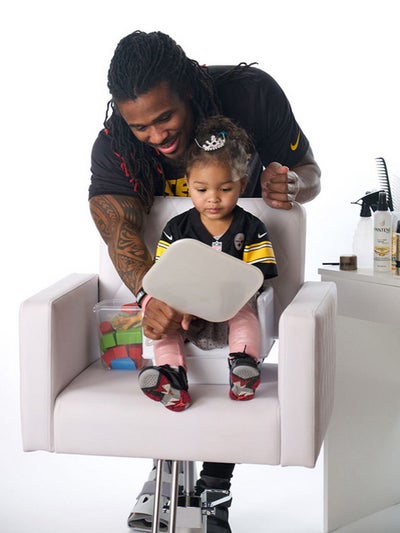 Football Players Doing Their Daughters’ Hair Will Probably Make You Tear Up at Your Desk