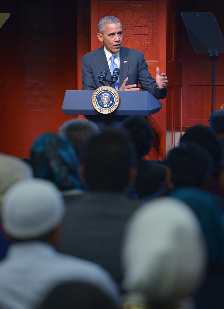 President Obama Visits U.S. Mosque, 'We are one American family.'