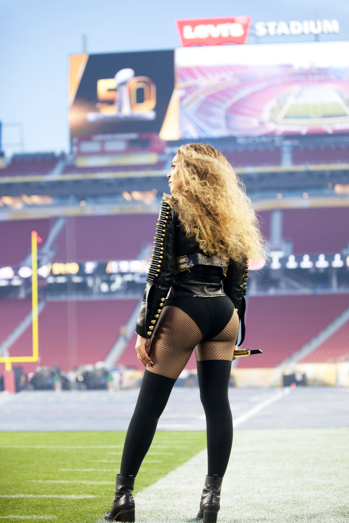 See Stunning Photos Of Beyonce's Super Bowl Performance You Won't Find