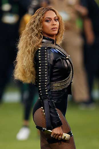 Beyoncé Gives Surprise Performance at School Fundraiser
