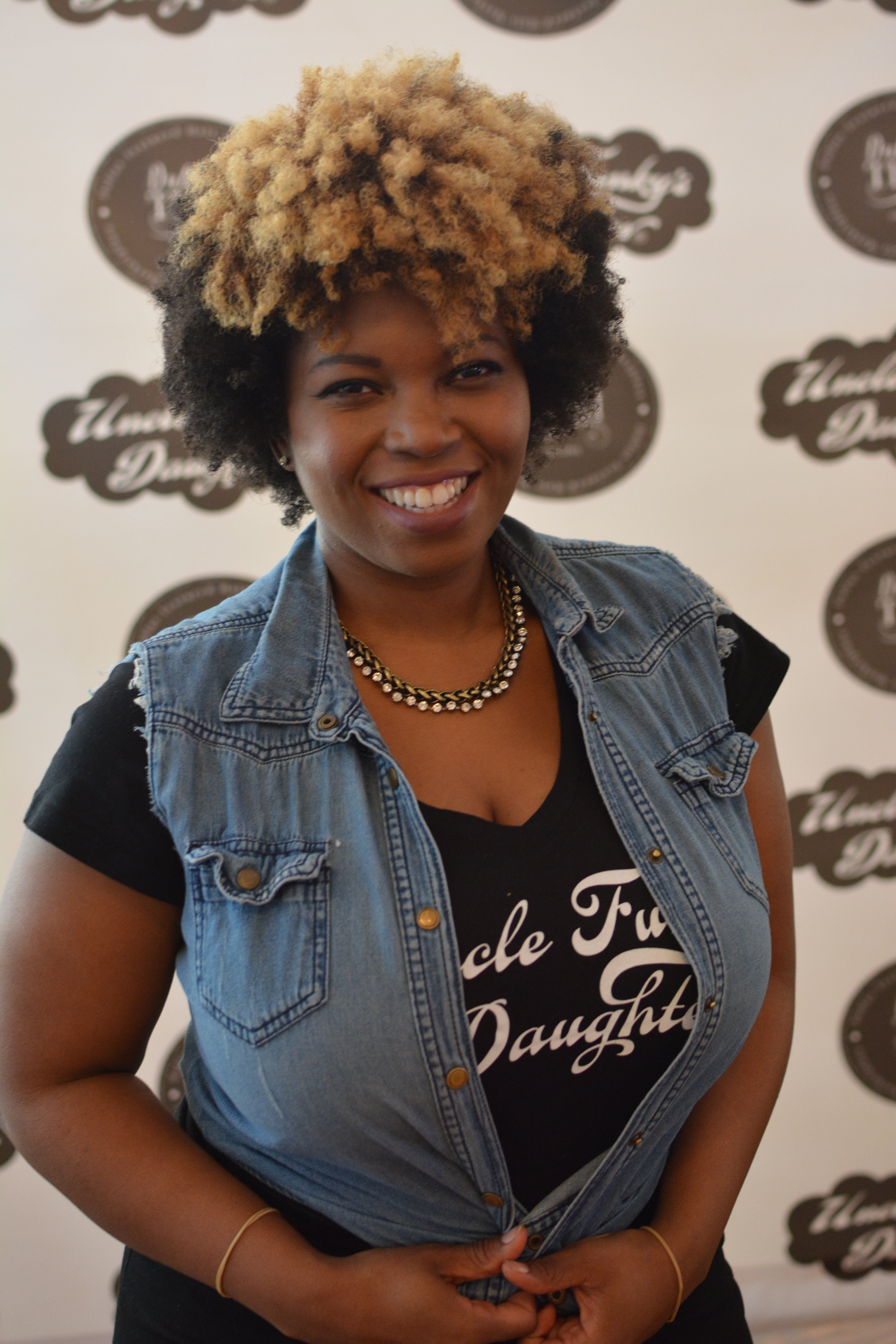 Hair Street Style: Dallas Girls Brings Natural Curls To Life
