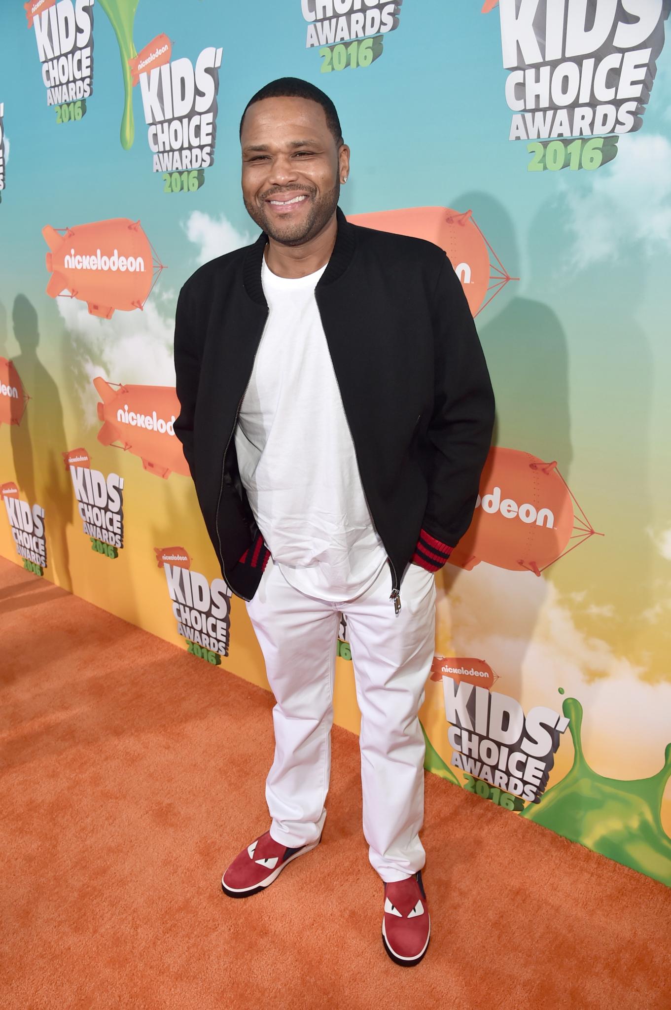 VH1 Will Celebrate Mother's Day With a Special Event Hosted by Anthony Anderson
