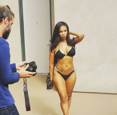Elise Neal Posts Flawless Swimsuit Video On Instagram
