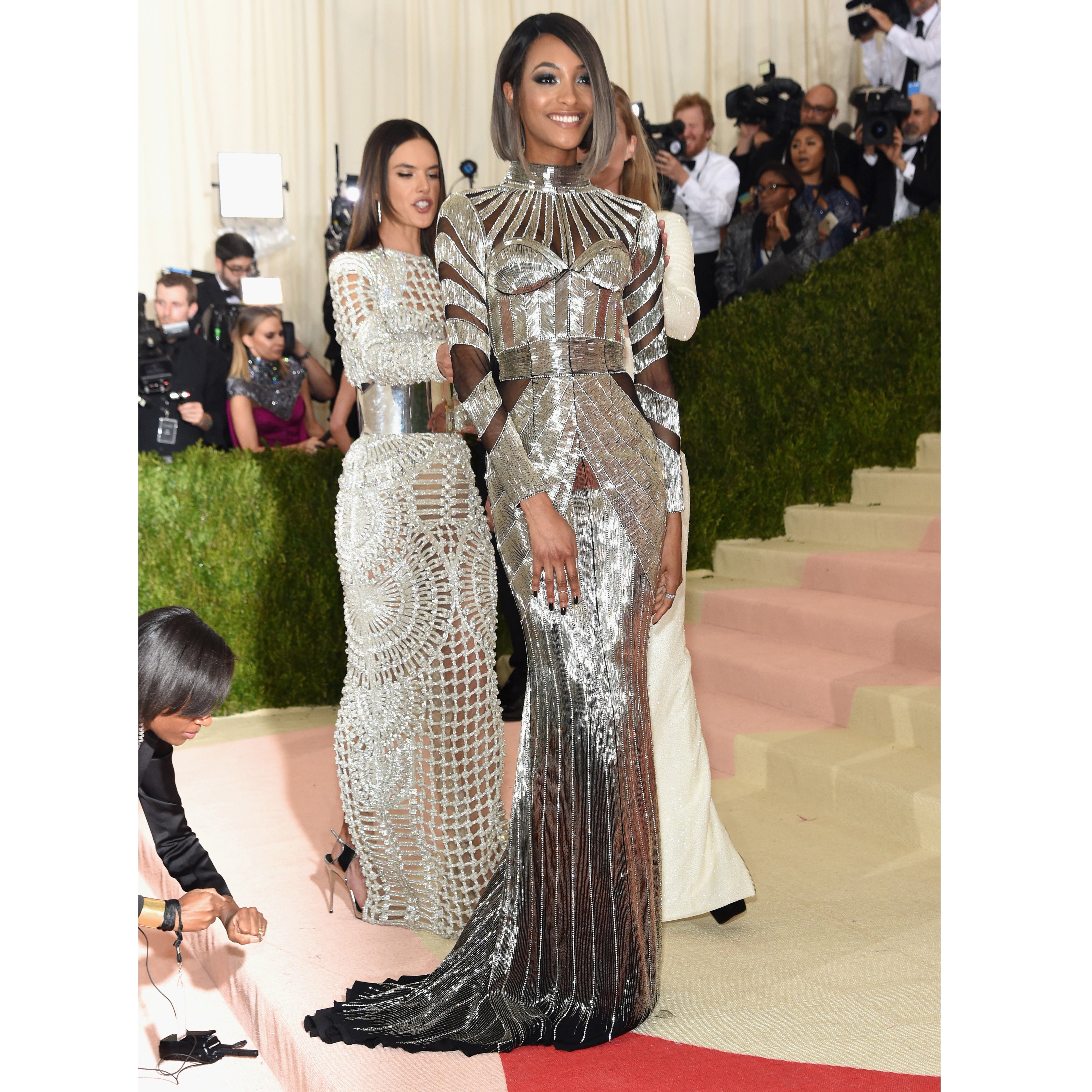 The 2016 Met Gala Red Carpet Was Out Of This World
