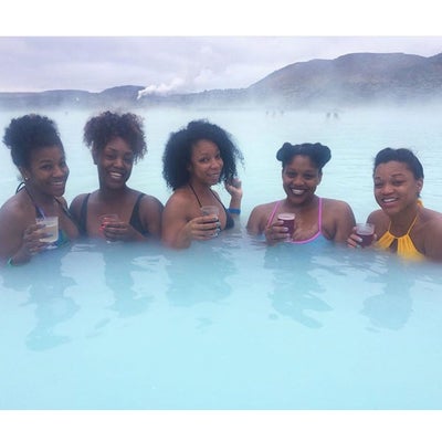 The 15 Best Black Travel Photos You Missed This Week: Girlfriends Get In Formation In Thailand