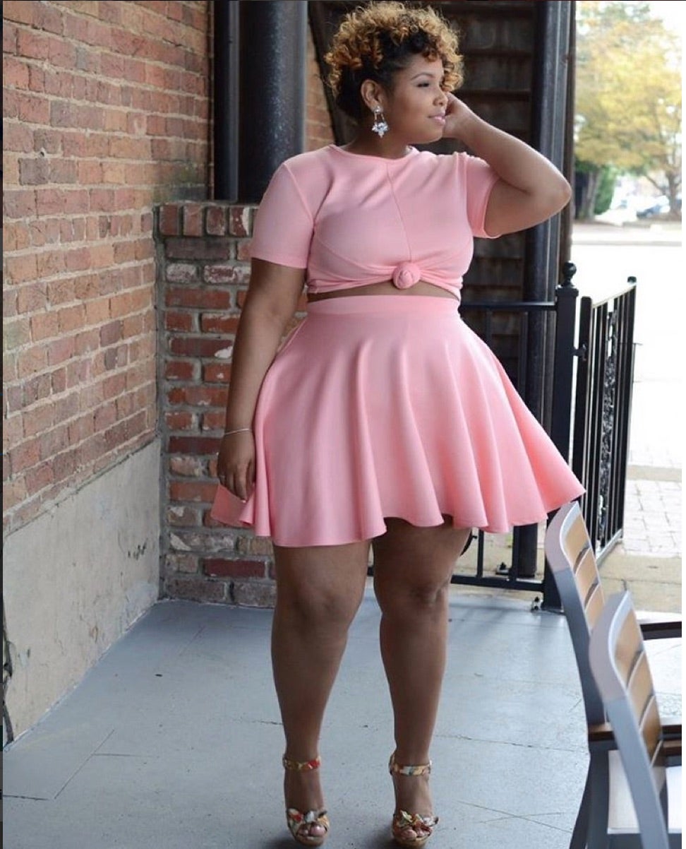 17 Bloggers That Prove Curvy Girls and Crop Tops the Perfect |