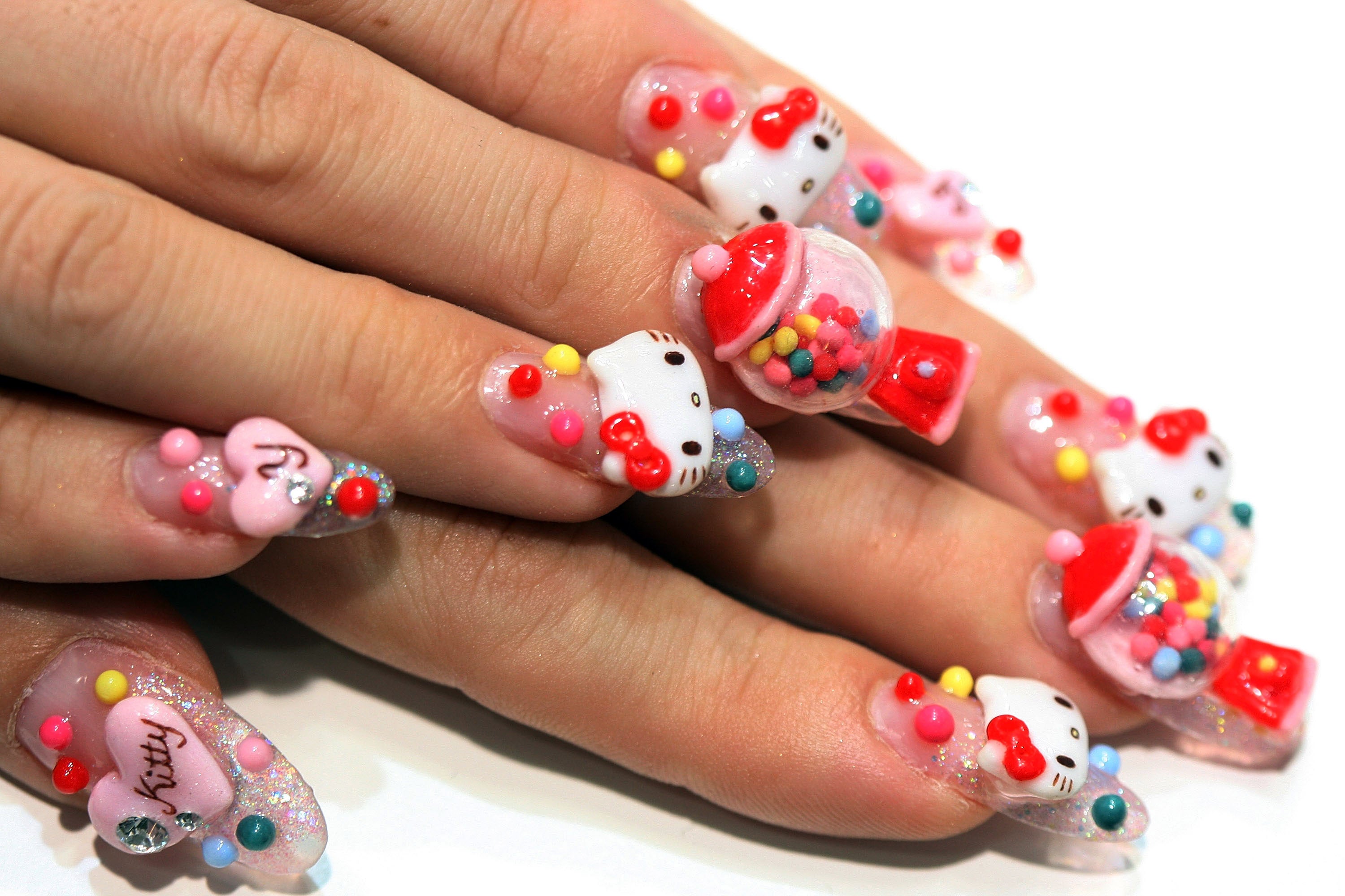 21 of the Scariest Fashion And Beauty Trends of All Time 
