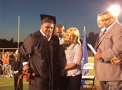 Teen with Cerebral Palsy Walks for First Time At Graduation
